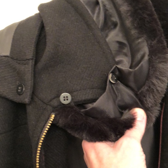 Black pea coat with hood and faux fur collar, that’s removable.like new - Picture 6 of 11